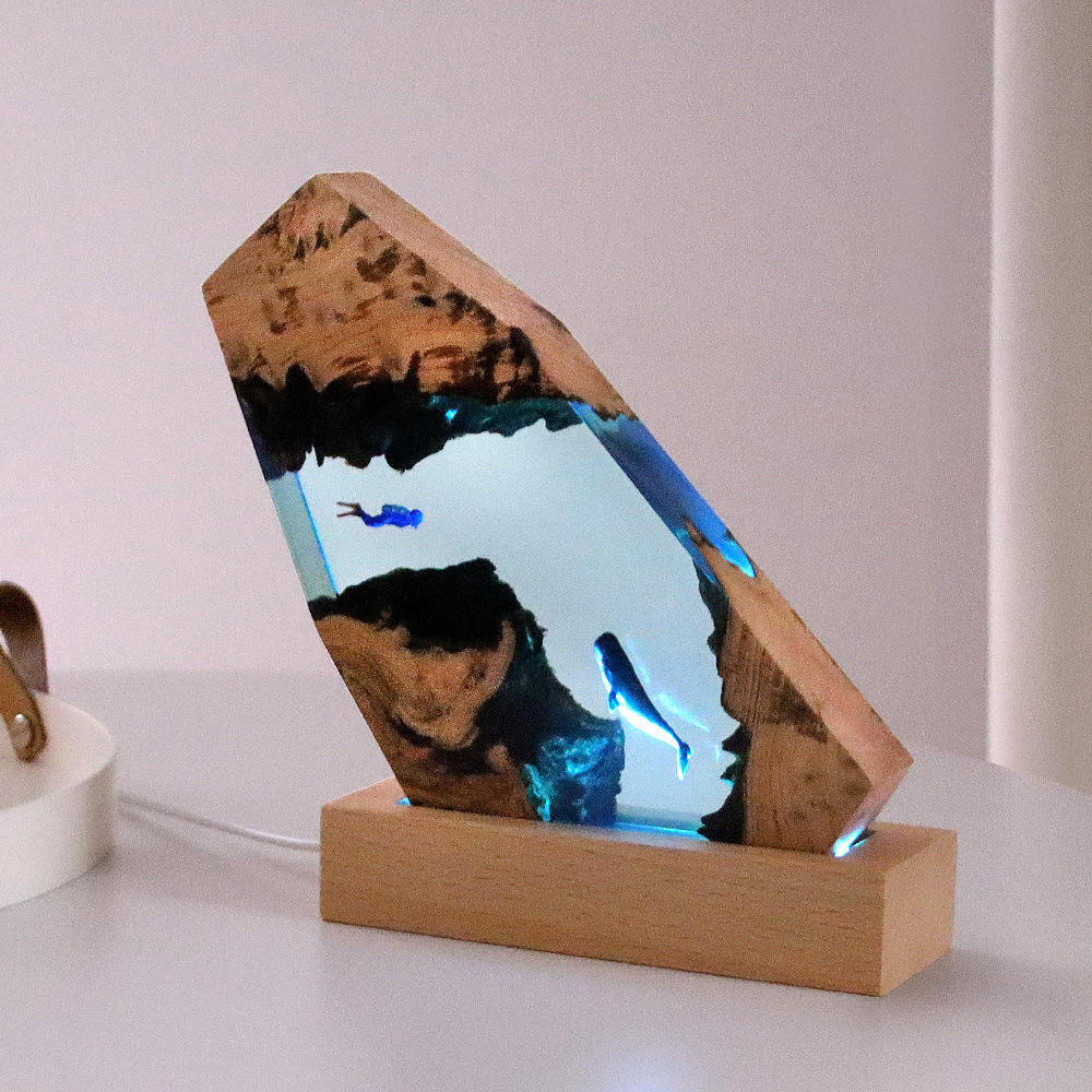 Resin Art Underwater - 新しい水中洞窟クジラダイバーホームデスクデコレーション無垢材樹脂発光海洋アートクラフト誕生日プレゼント