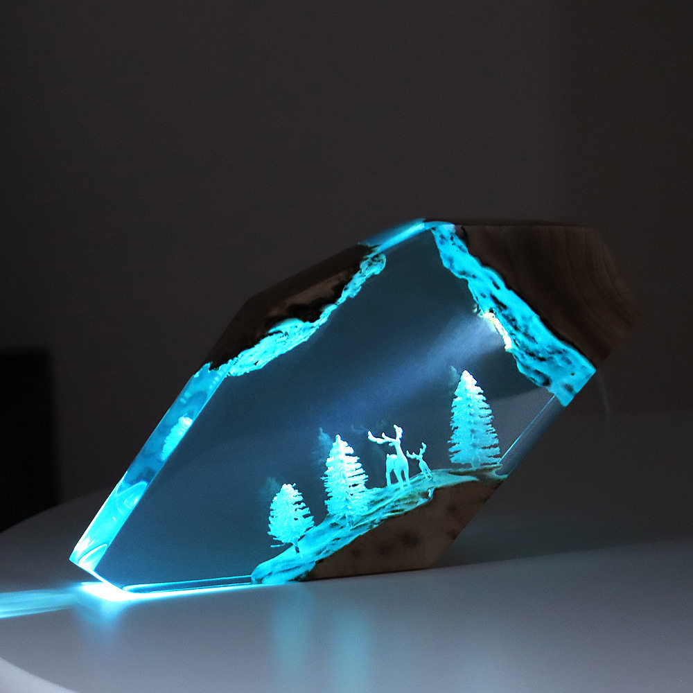 Resin Art Baby - 森の妖精鹿デスクトップアート、パーソナライズされた発光オーナメント、沈没船タコ、聖なる木製樹脂製ホームデコレーションクラフトアイテム