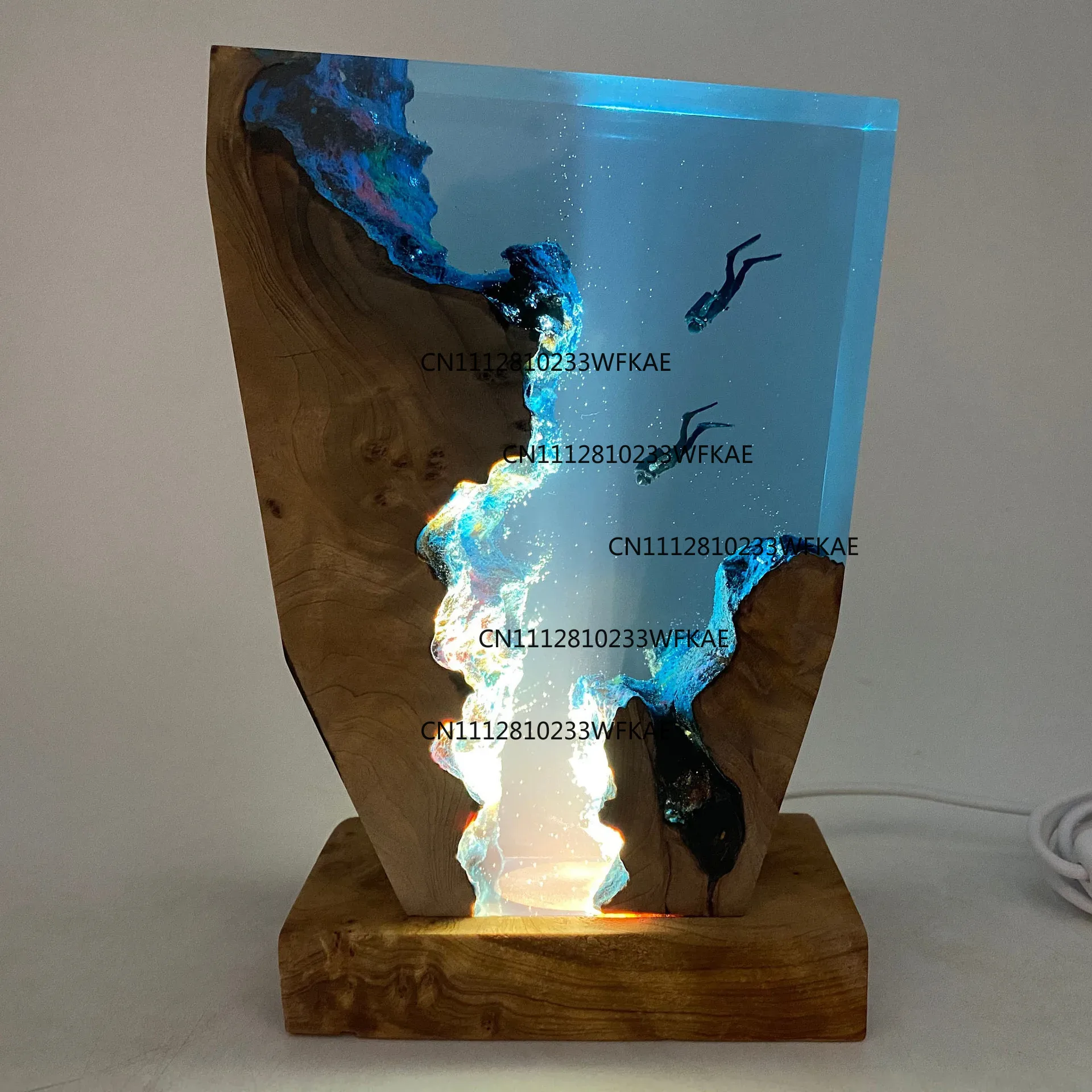 Resin Art Underwater - 水中世界バイオレジンデスクランプ、潜水洞窟探検テーマUSB充電、アートデコレーション