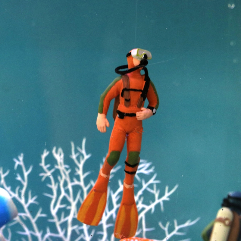 水族館ダイバー装飾フローティング樹脂ダイバーハンドカラーリン - Resin Art Underwater のレビューと価格